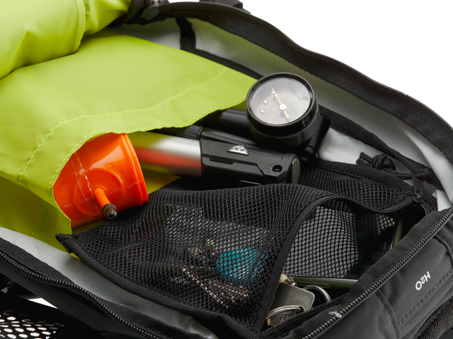 Ergon backpack BX2 Evo with many practical inside pockets.